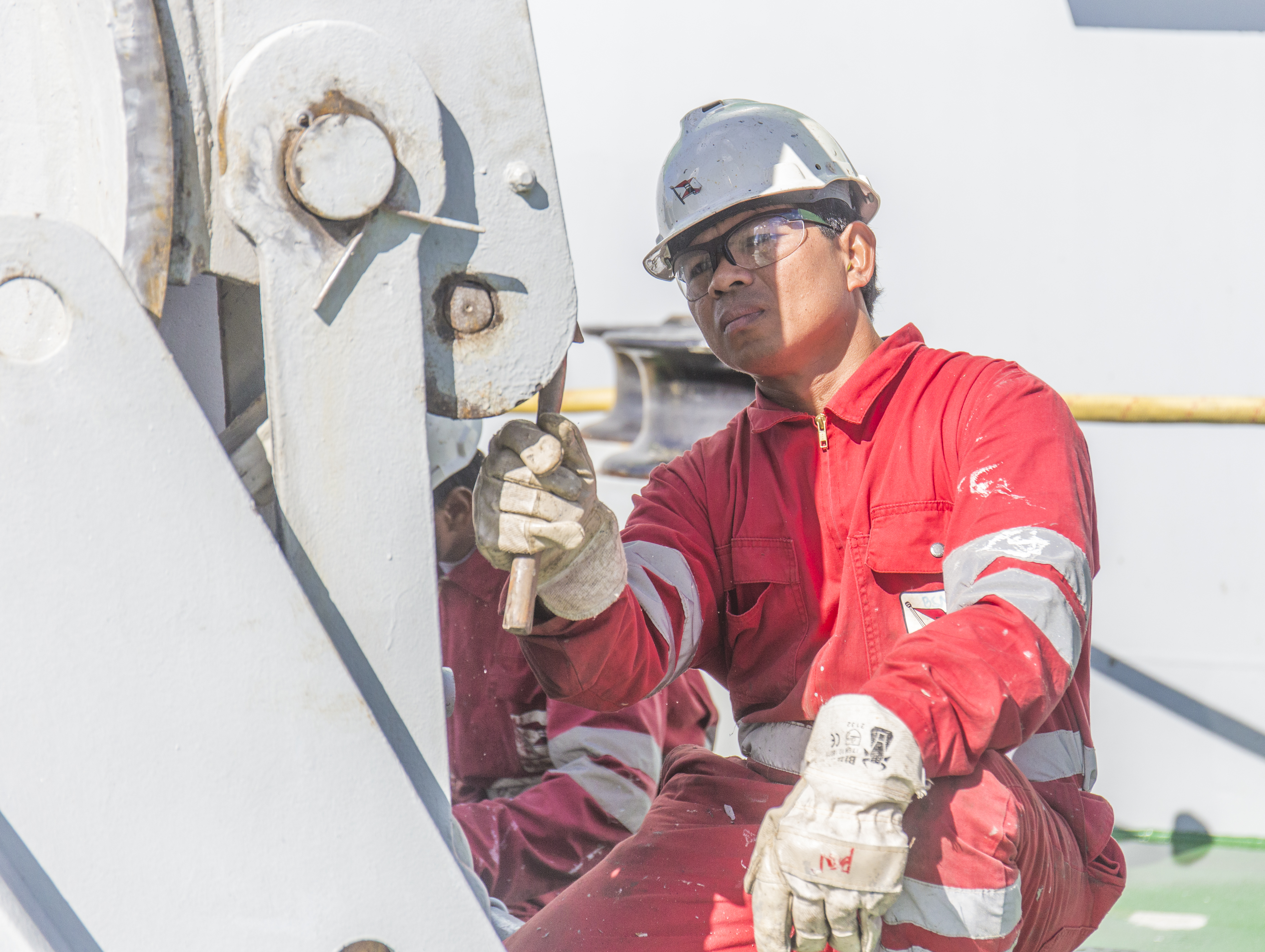 Wagenborg companies donate masks, safety glasses and disposable coveralls to health care