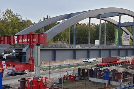 Railway bridge Plate uniquely installed