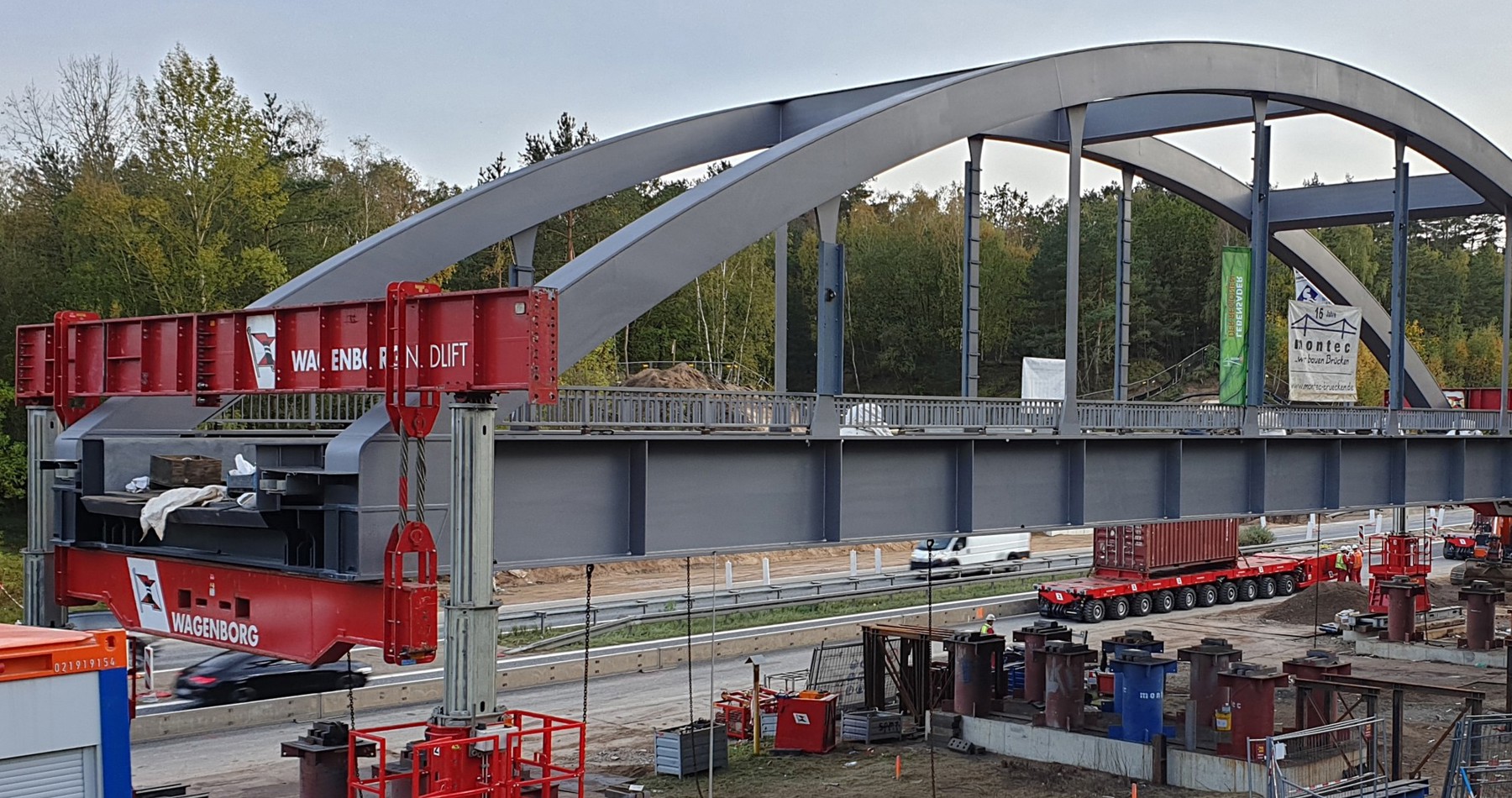 Railway bridge Plate uniquely installed